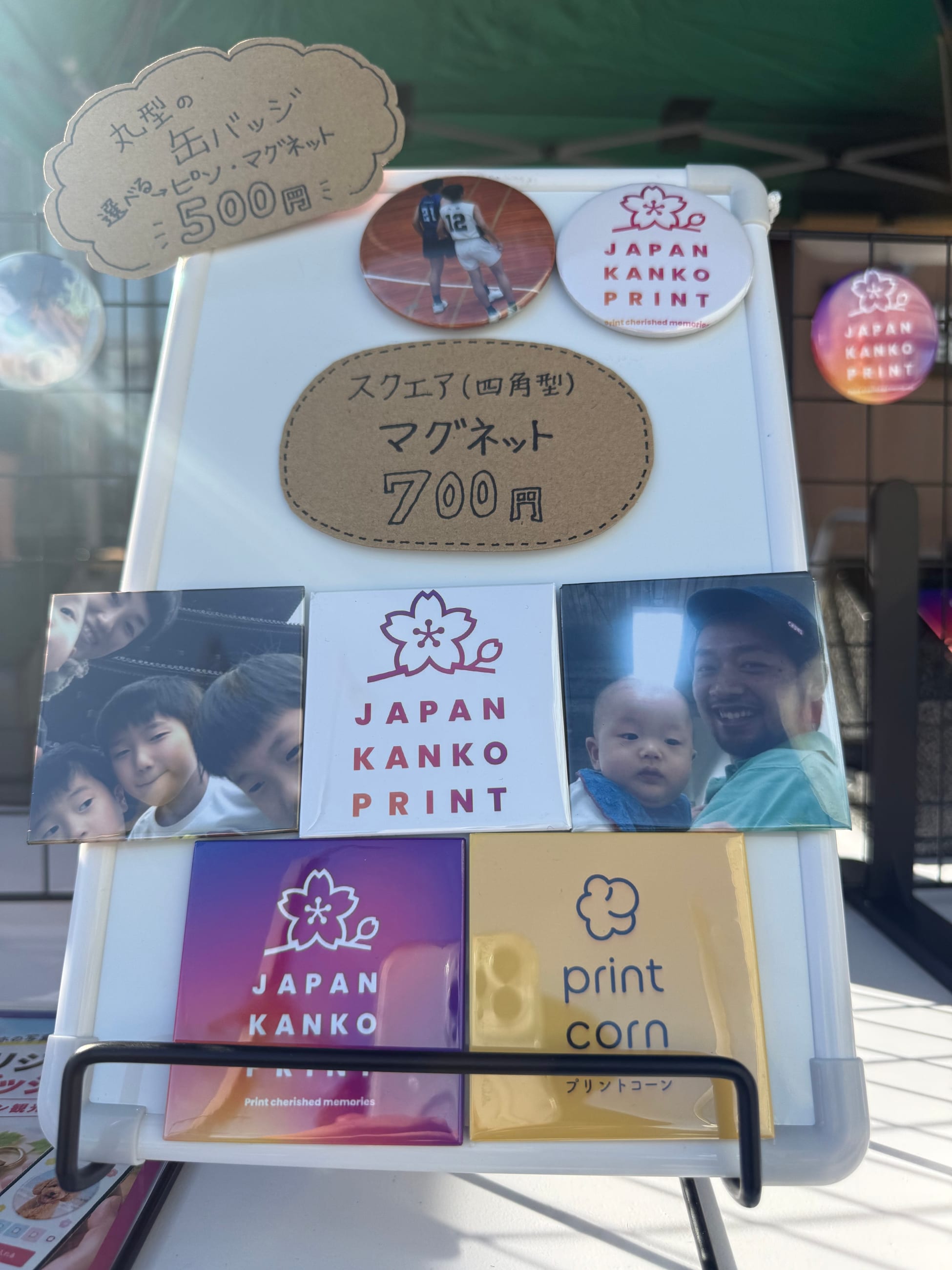 エンズマルシェで販売したスクエアマグネットの見本と価格札